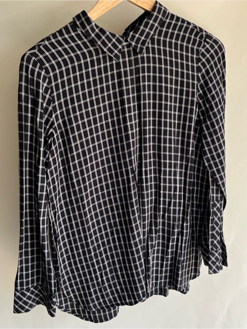 J. Jill sz sm petite blouse top button back black white patterned mock collar